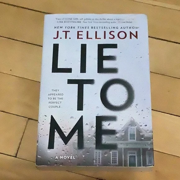 🏖2 Sets of Books for $13🏖 EUC Paperbacks - Picture 2 of 5